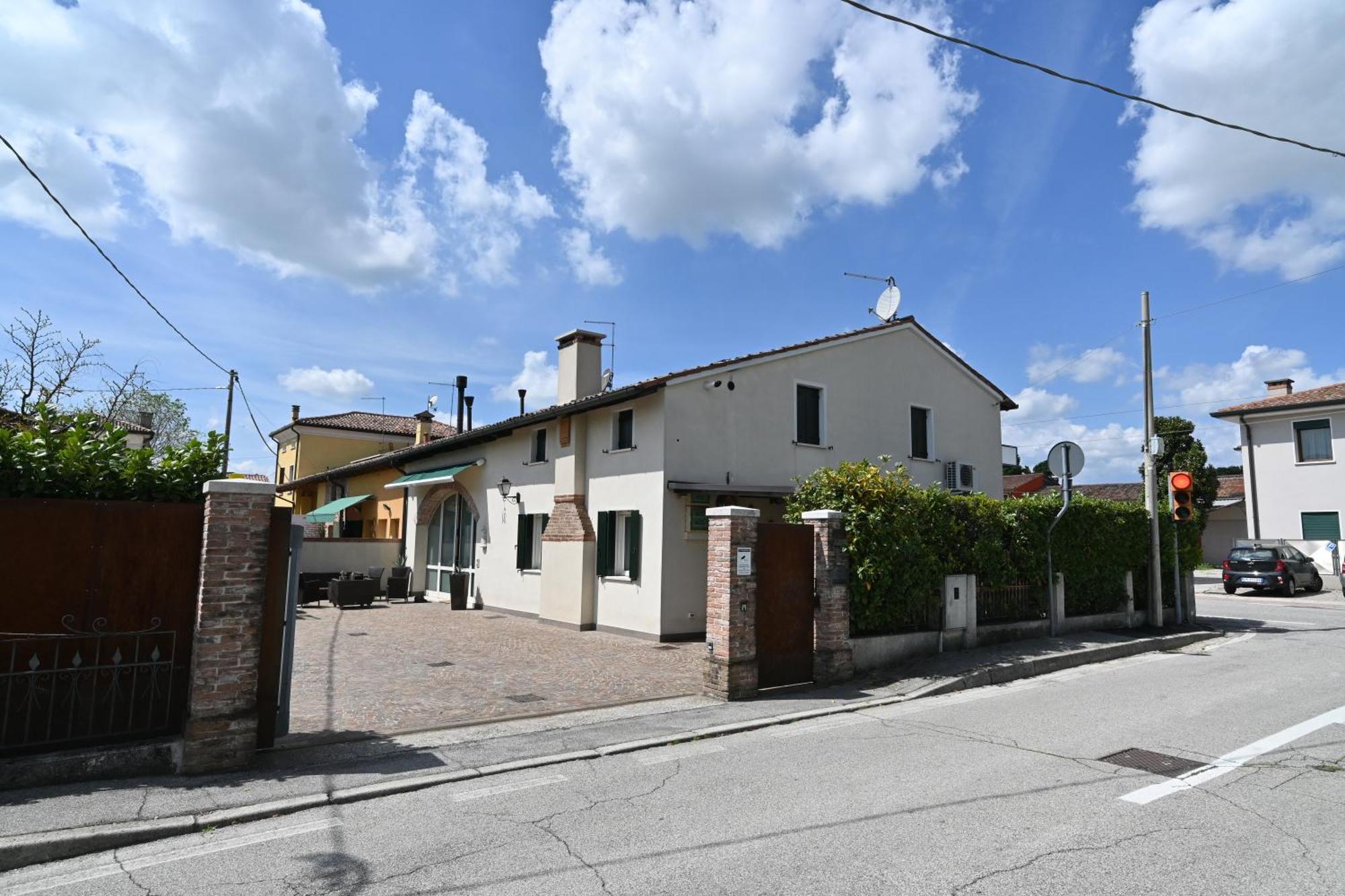 צ'יטדלה Ca Centosa Artistic House Villa Storica Ristrutturata Con Patio E Giardino מראה חיצוני תמונה