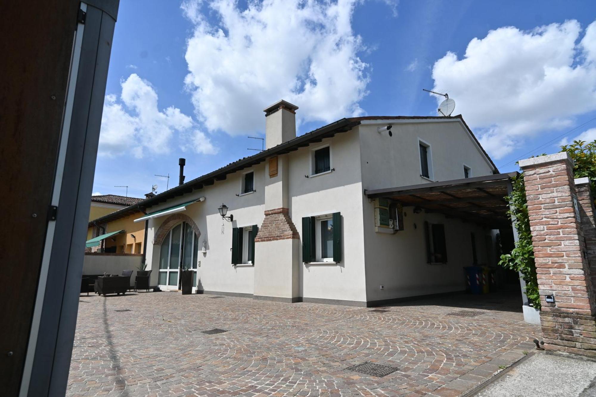 צ'יטדלה Ca Centosa Artistic House Villa Storica Ristrutturata Con Patio E Giardino מראה חיצוני תמונה